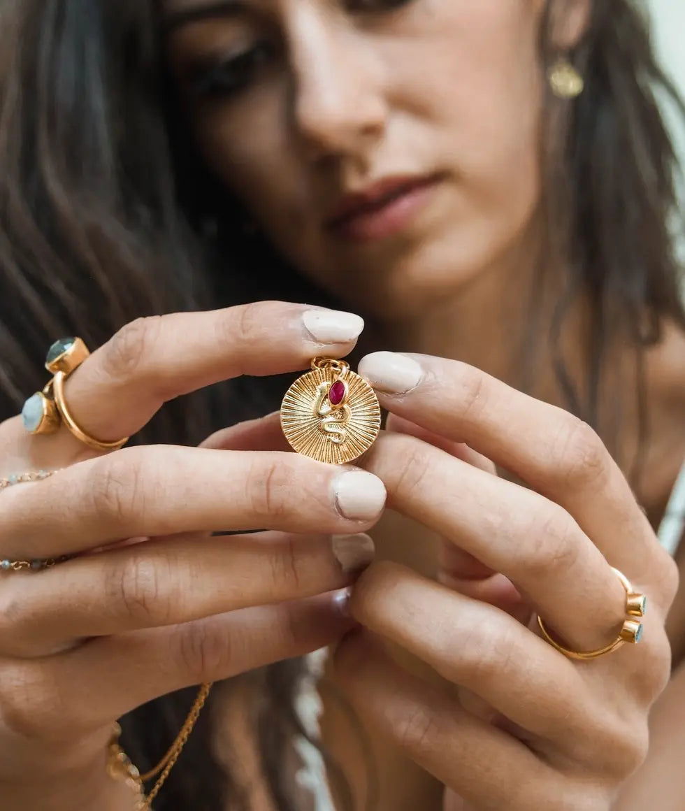 Bijoux-en-rubis-Pierre-naturelle-de-feu-et-passion Horna