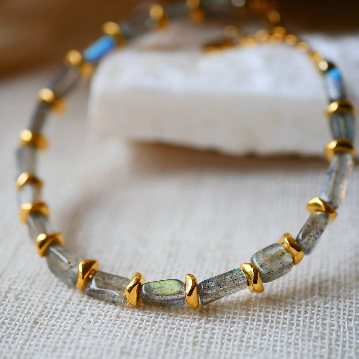 Bracelet Egeria en labradorite, vue 1